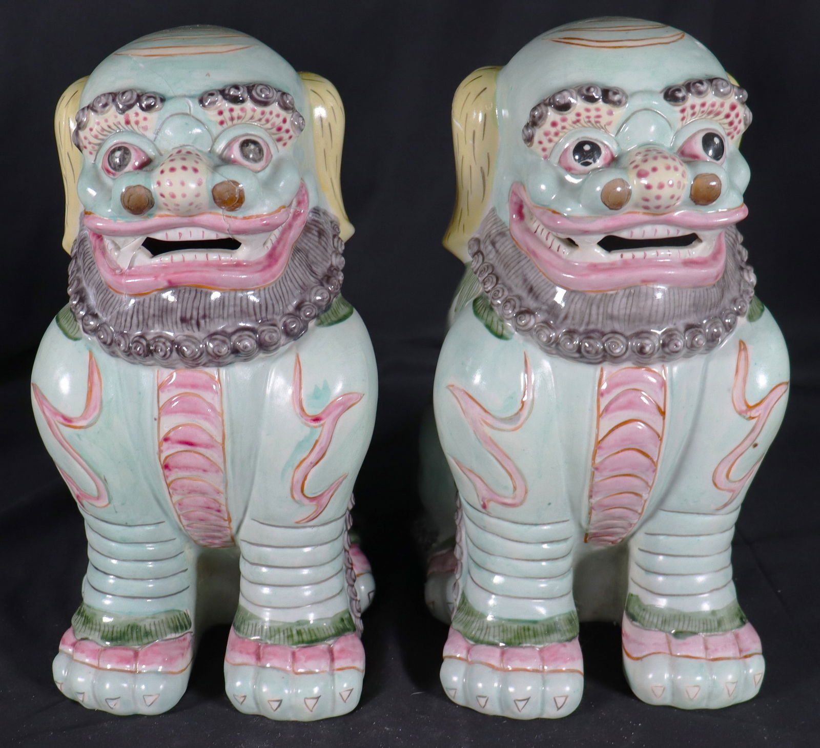 PAIR of Chinese Porcelain Foo Dogs Lions Figurines Statues (1 of 13)