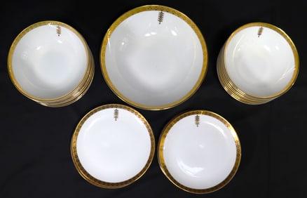 24 Pieces by Frank Lloyd Wright Tiffany & Co. Imperial Pattern Porcelain fifteen Bowls with one