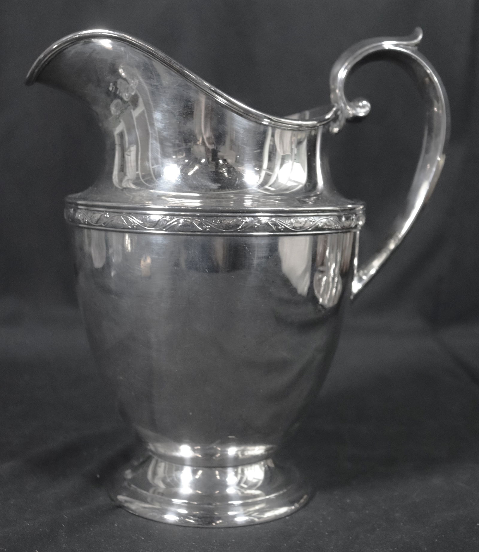 Gorham Sterling Silver Water Pitcher:  Gorham Sterling Silver Water Pitcher DIMENSIONS: Height: 10 inch / 25,5 cm 