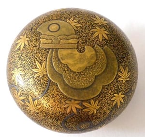 Antique round Japanese Lacquer Box