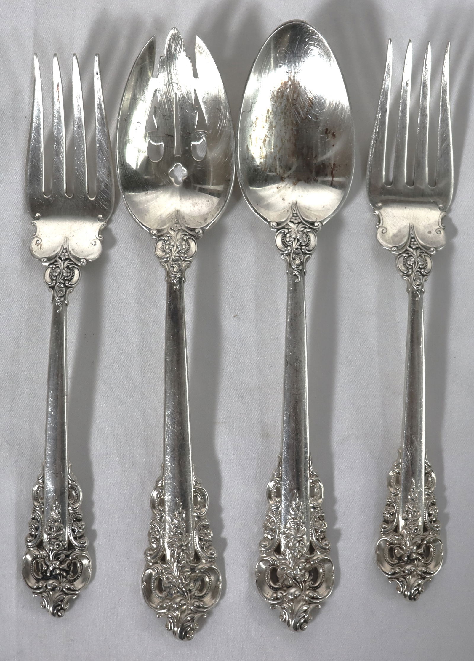 Two WALLACE Sterling Silver serving Set (1 of 5)