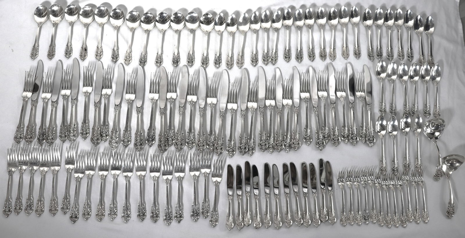 WALLACE Sterling Silver "Grand Baroque" Flatware 122 Pieces (1 of 17)