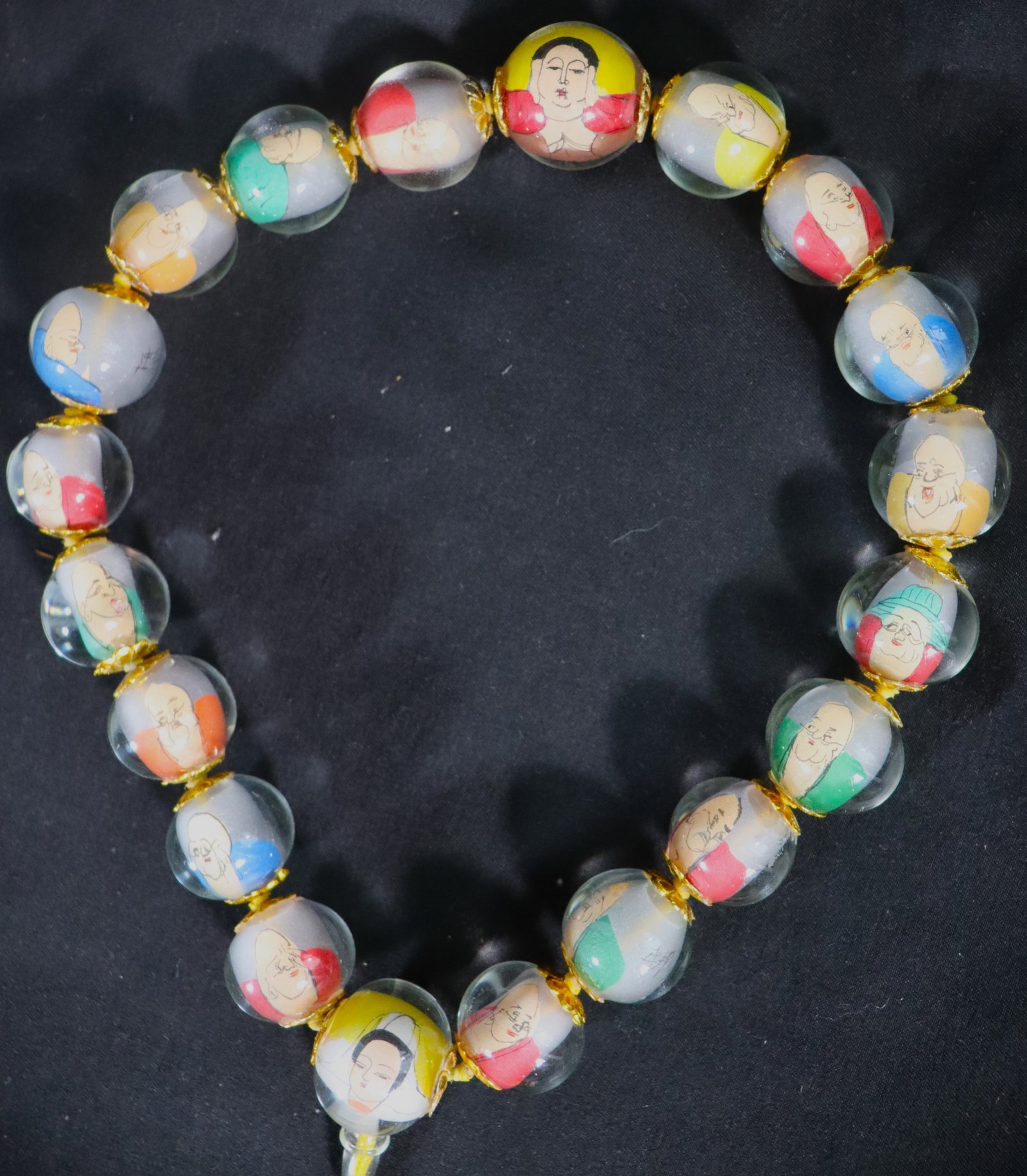 VINTAGE CHINESE REVERSE PAINTED BUDDHISM BUDDISM BUDHA BUDDHA GLASS PRAYER BEADS: VINTAGE CHINESE REVERSE PAINTED BUDDHISM BUDDISM BUDHA BUDDHA GLASS PRAYER BEADS (Twenty Balls) DIMENSIONS: Diameter 5.50 inch / 14 cm 