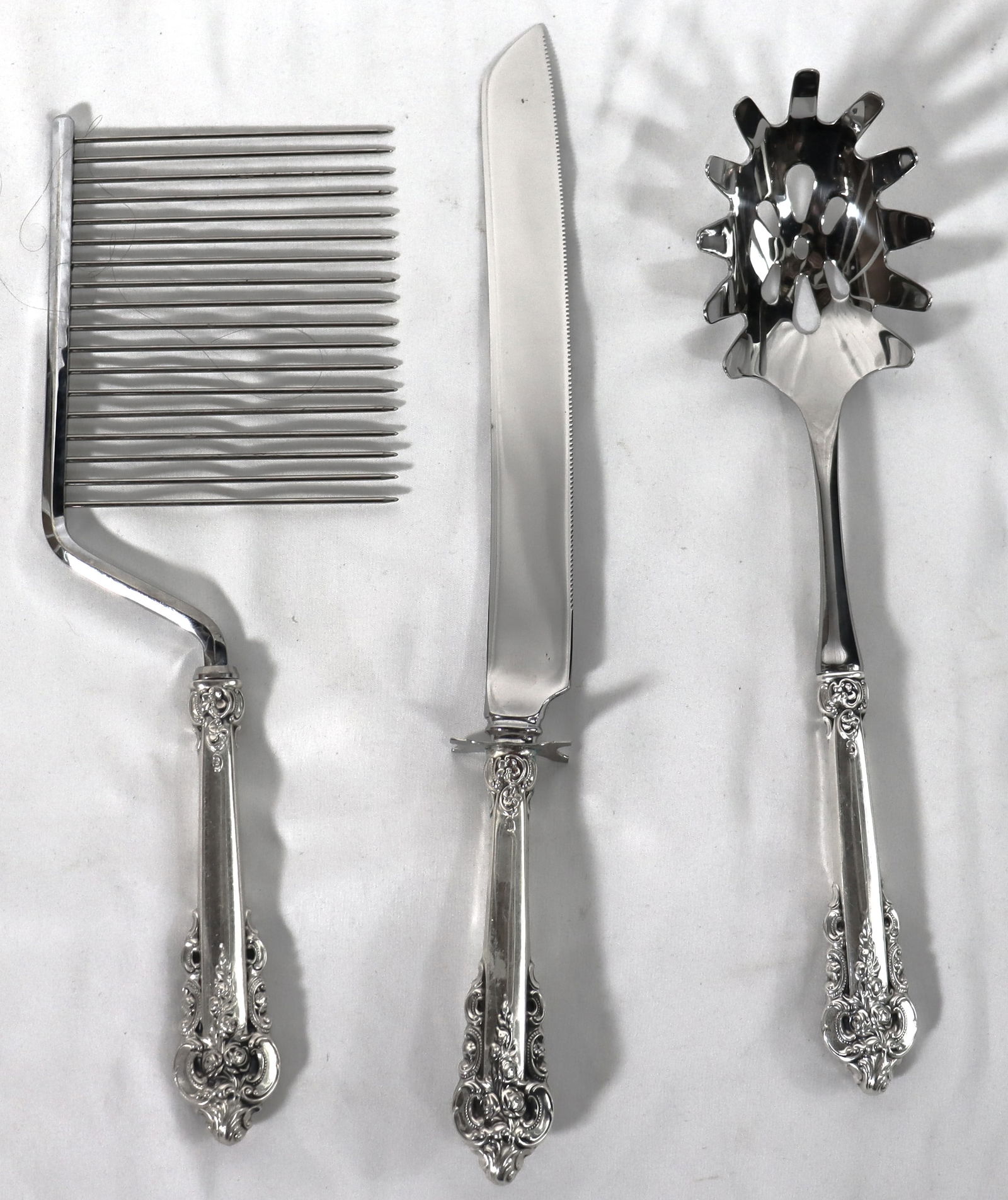 WALLACE "Grande Baroque" Sterling silver handled serving 3 pieces (1 of 5)