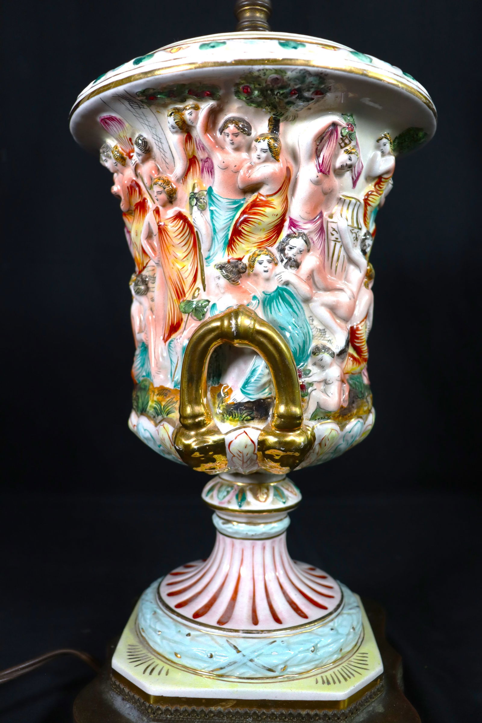 Capodimonte urn turned into a table lamp: Capodimonte urn turned into a table lamp DIMENSIONS: Height: 15.25 inch / 38,7 cm Length: 7.10 inch