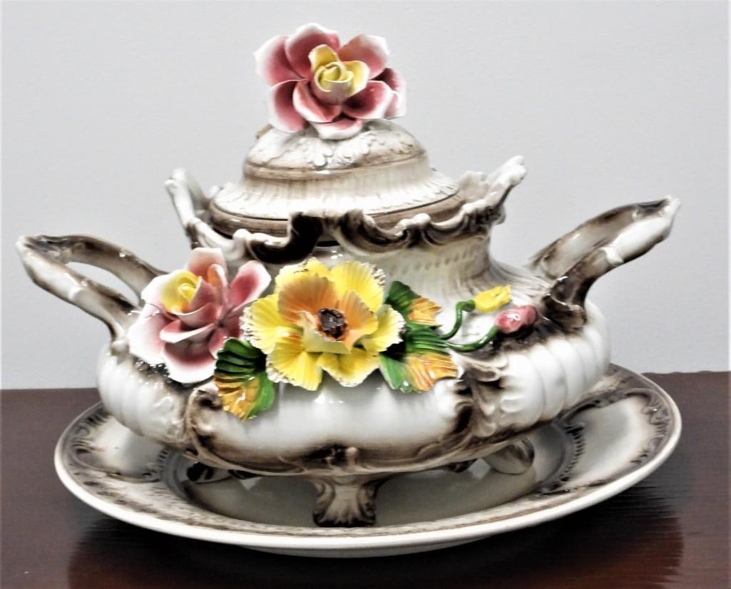 Porcelain capodimonte: Porcelain CapodimonteHeight 14-inch Plate diameter 16.50-inch height 1.75 inch