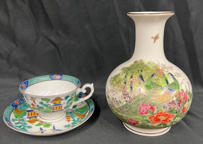 Lot of three Japanese porcelain piece