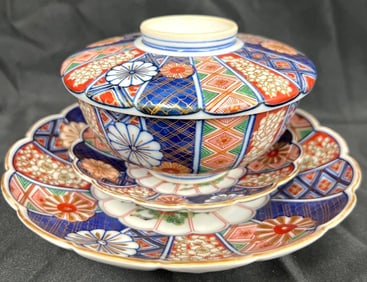 Lot of 4 Chinese Porcelain matching piece