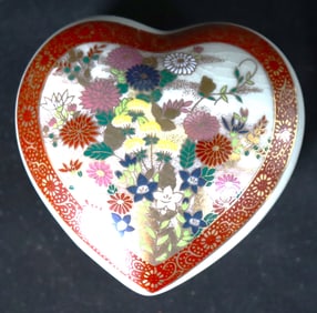 Vintage Heart Shaped Covered Satsuma Japan Trinket Box Flowers Gold Gilt