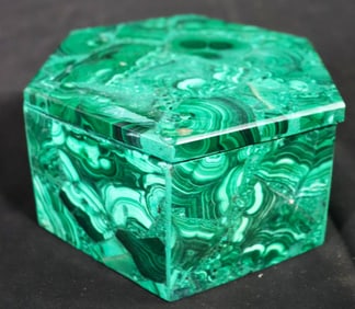 Hexagonal form lidded natural malachite box