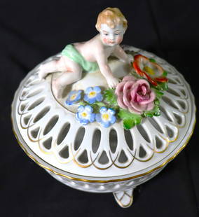 Vintage Von SCHIERHOLZ Covered Trinket/Candy Porcelain Bowl Cherub Floral Hand paintd: Von SCHIERHOLZ Covered Trinket/Candy Porcelain Bowl Cherub Floral Hand paintedDIMENSIONS: Height 5.50 inch / 14 cm 