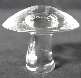 Vintage VIKING Glass MUSHROOM Etched Zodiac GEMINI Paperweight: Vintage VIKING Glass MUSHROOM Etched Zodiac GEMINI Paperweight&nbsp; DIMENSIONS: Height 3 inch / 7,6 cm&nbsp; &nbsp; &nbsp; &nbsp; &nbsp; &nbsp; &nbsp; &nbsp; &nbsp; &nbsp; &nbsp; &nbsp; &nbsp;Diamete