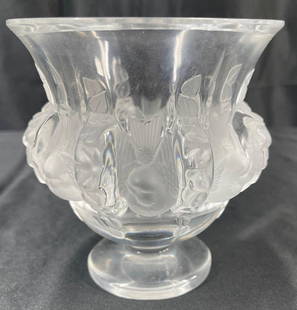 A Lalique Dampierre Vase.  Signed Lalique, France on the underside: A Lalique Dampierre Vase. Signed Lalique, France on the underside.DIMENSIONS: Height 4.75 inch / 12 cm&nbsp; &nbsp; &nbsp; &nbsp; &nbsp; &nbsp; &nbsp; &nbsp; &nbsp; &nbsp; &nbsp; &nbsp; &nbsp;Diameter