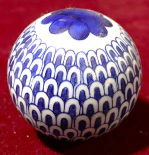 Beautiful Chinoiserie Decorative Ball Porcelain Ceramic Cobalt Blue/White: Beautiful Chinoiserie Decorative Ball Porcelain Ceramic Cobalt Blue/White DIMENSIONS: Height 3.75 inch / 9,5 cm