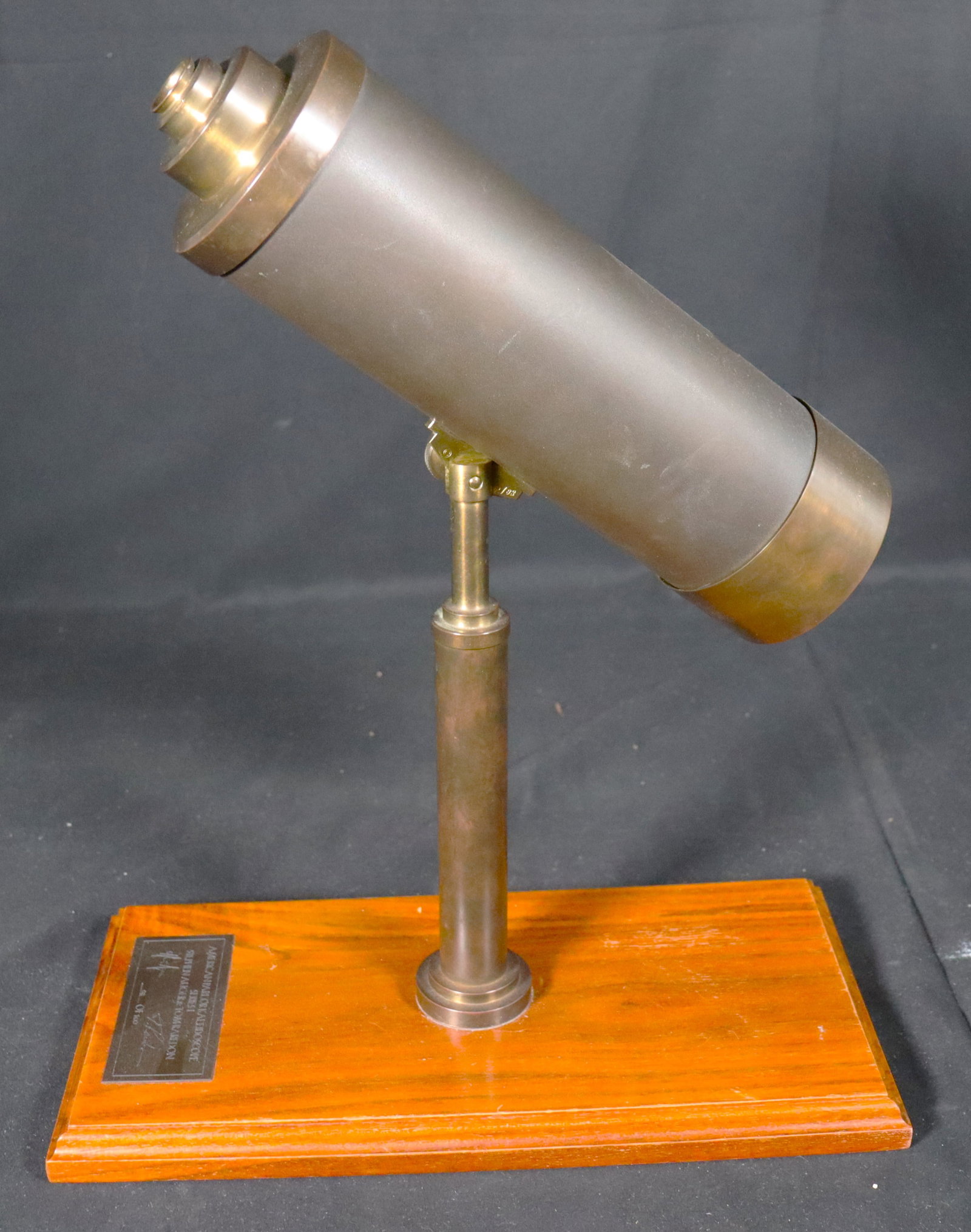 Vintage Handmade Kaleidoscope, "American Parlor # 08 /100 By Artist tom Raredon.: Vintage Handmade Kaleidoscope, "American Parlor # 08 /100 By Artist tom Raredon. This is a limited edition of 100 kaleidoscopes. The wood exterior is brass with a Wooden base. The cell type