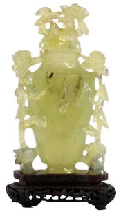 CHINESE PALE GREEN JADE VASE GROUP CARVING: CHINESE PALE GREEN JADE VASE GROUP CARVING Dimensions: H 19,6 cm / 7.71-inch L: 11 cm / 4.33 inch Shipping: Basel Auction House will refer local third-party USA and international shippers. Purchasers
