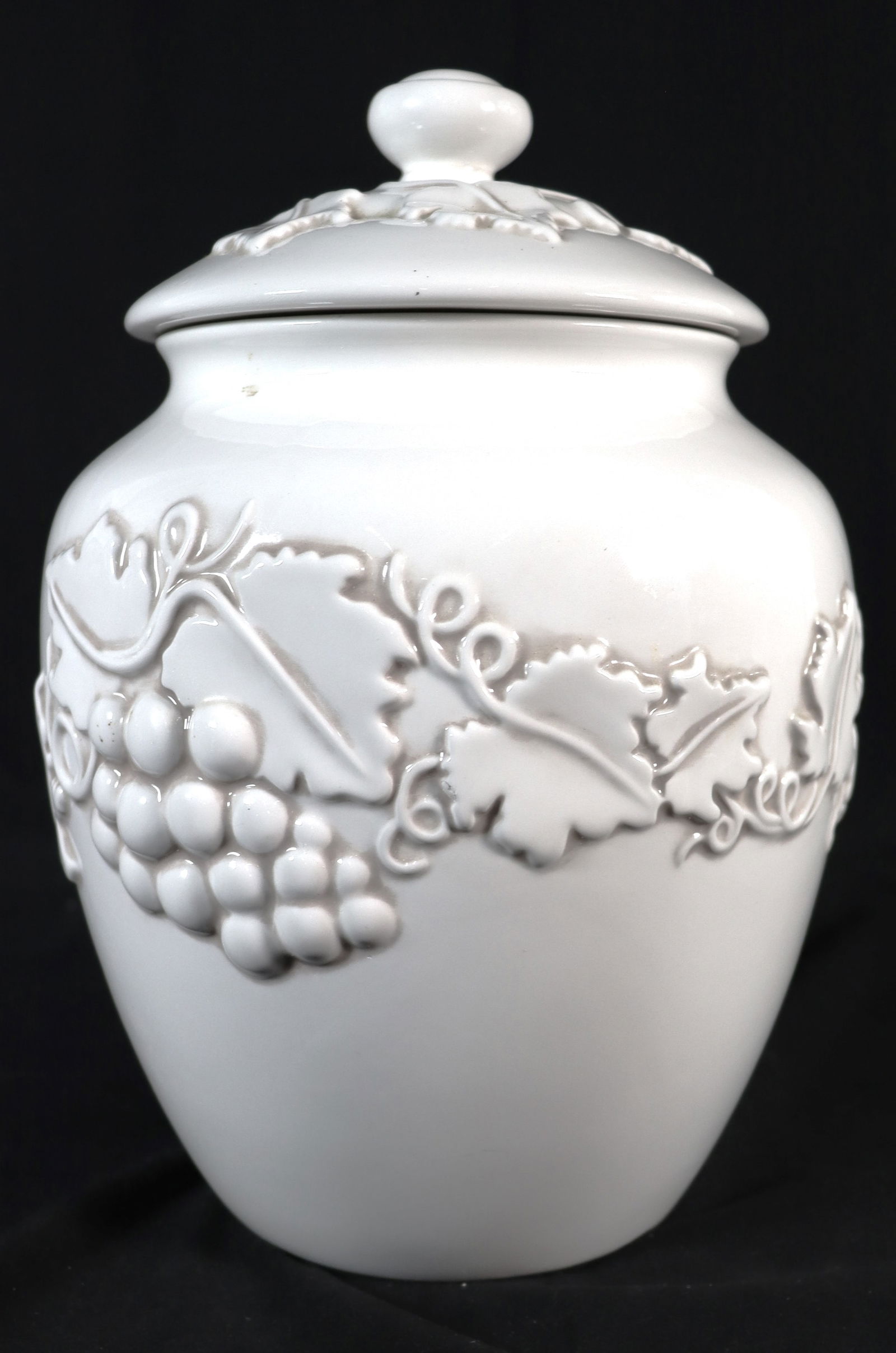 Seattle Inspirado Stonelite Cookie Jar, White Embossed Grapes