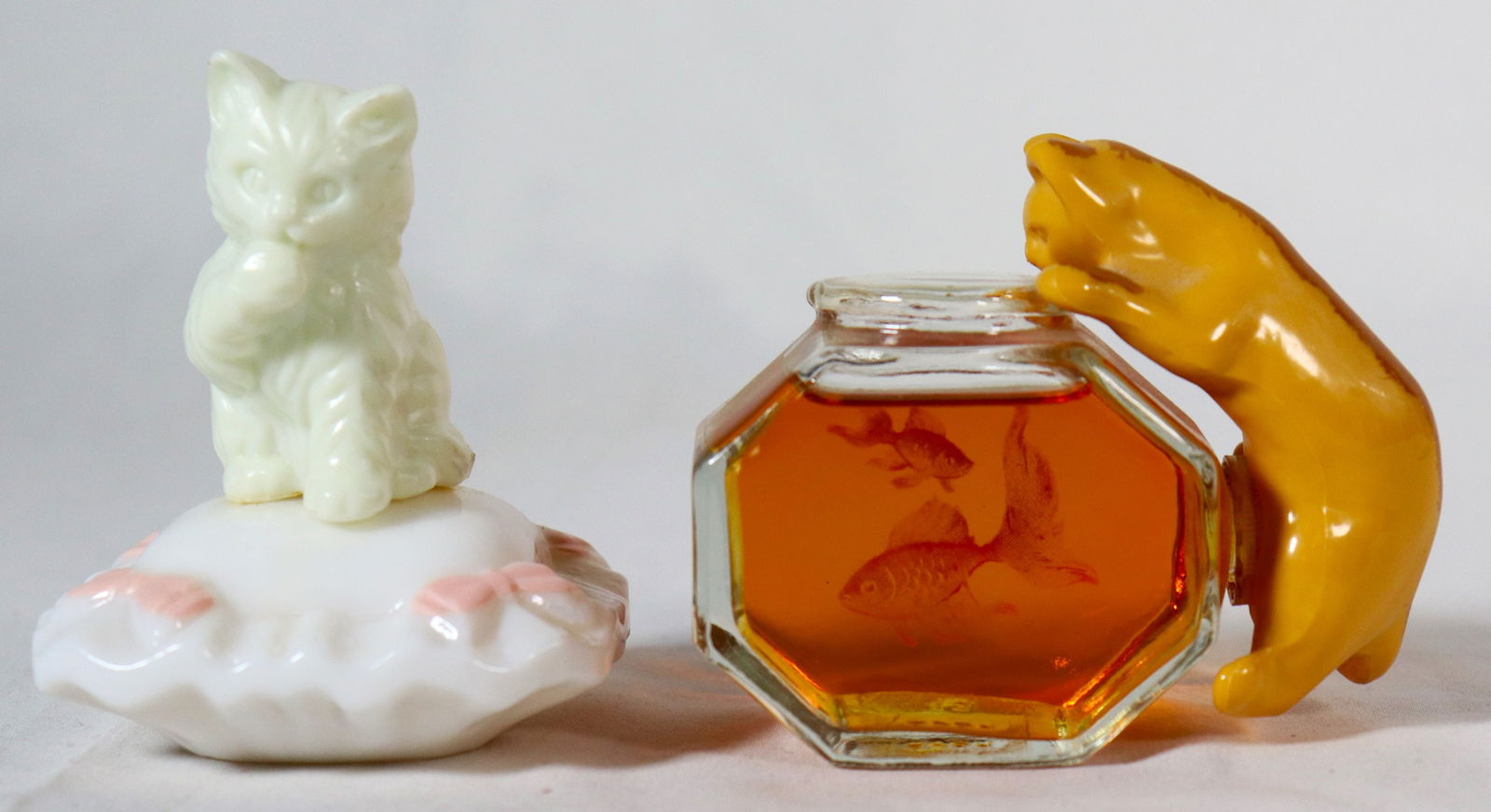 Two Vintage AVON Perfume Vanity Bottle (1 of 12)