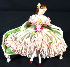 VOLKSTEDT LACE FIGURE - LADY ON A COUCH
