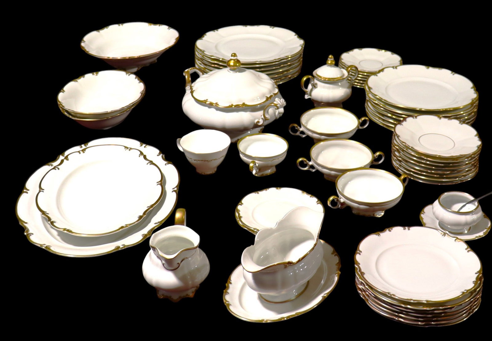 50pcs Hutschenreuther the Brighton Pattern dinner from Germany: 52 pcs Hutschenreuther the Brighton Pattern dinner from Germany, each having a scalloped edge with gilt trim, maker marked to underside, DIMENSIONS Dinner Plates X 7: Diameter: 11 inch / 28&