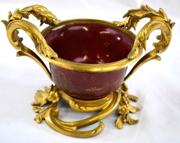 Beautiful Cover pot lacquered steel red and gold. mount Louis XV foliage: Beautiful Cover pot lacquered steel red and gold. mount Louis XV foliage Dimensions: H 11 cm / 4.33-inch Diam: 11 cm / 4.33 inch Shipping: Basel Auction House will refer local third-party USA a