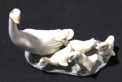 Porcelain figurine signed Lladro "Little Ducks After Mother"