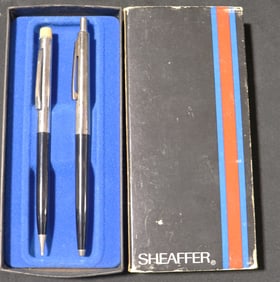 vintage Sheaffer fountain pen and mechanical pencil set in its original presentation box.