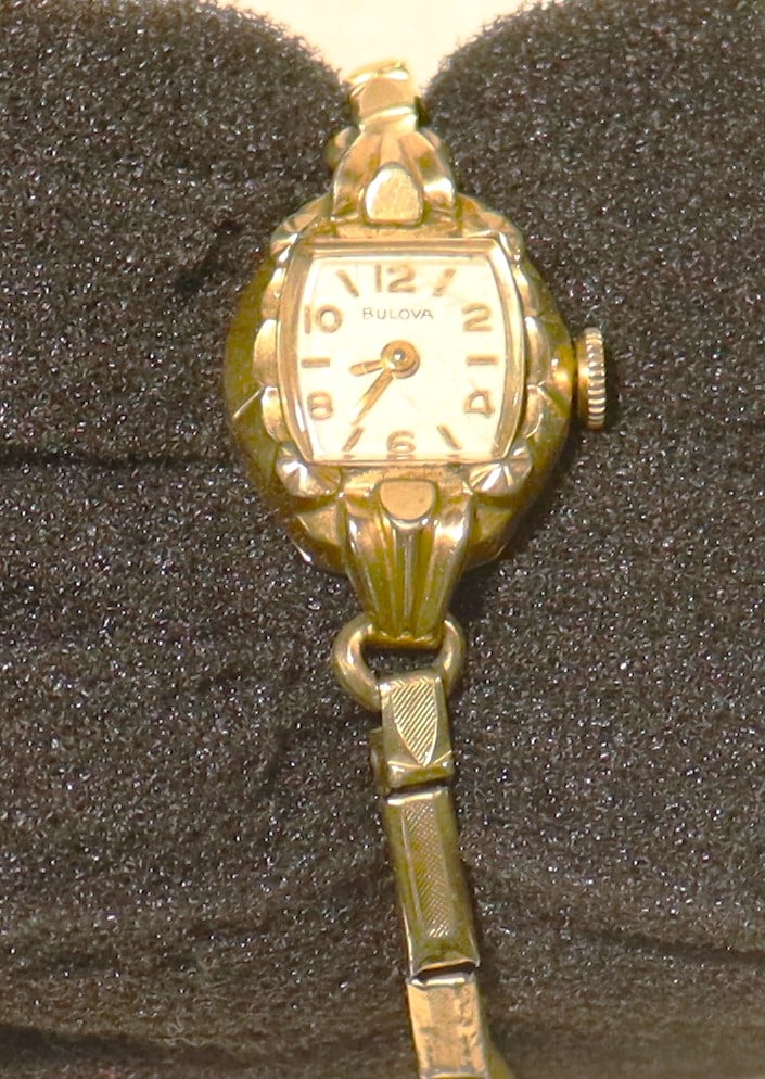 Vintage Bulova Woman's Watch 10k Rolled Gold Plated (Working) (1 of 10)