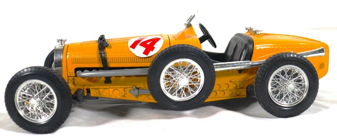 Vintage Bburago 1:18 scale die-cast model of a 1934 Bugatti Type 59 Grand Prix race car.