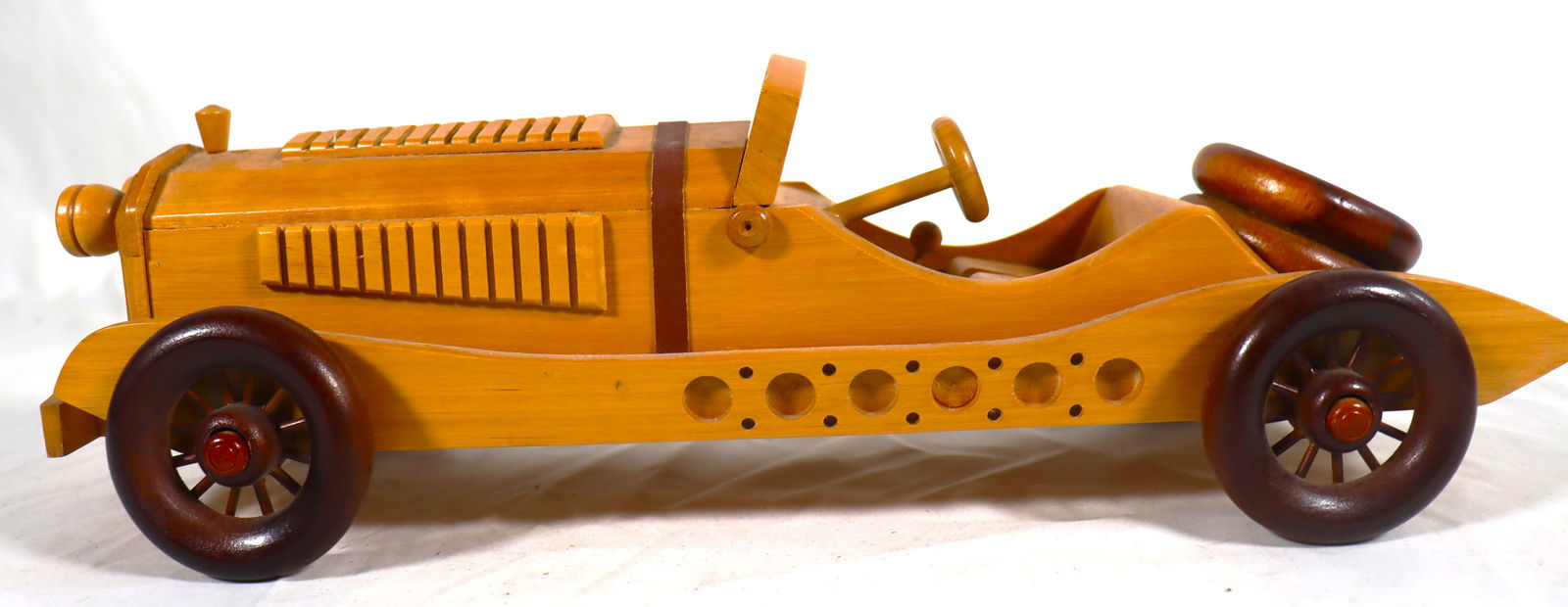 Vintage wooden replica of a 1931 Mercedes SSKL roadster. (1 of 8)