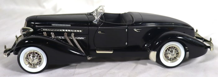 Vintage black 1935 Auburn 851 Speedster diecast model car, 1:18 Scale