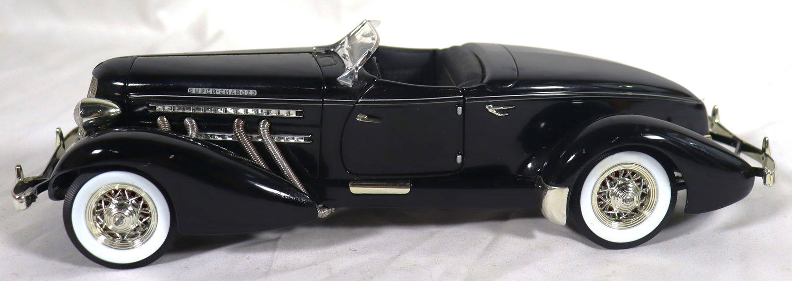 Vintage black 1935 Auburn 851 Speedster diecast model car, 1:18 Scale (1 of 13)