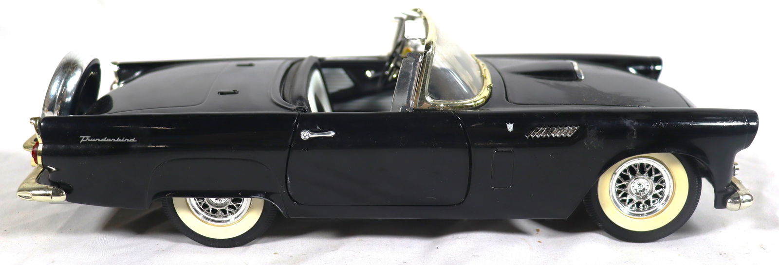 Vintage black 1:18 scale diecast model of a 1956 Ford Thunderbird convertible: Vintage black 1:18 scale diecast model of a 1956 Ford Thunderbird convertible Shipping: Basel Auction House will refer local third-party USA and international shippers. Purchase pick up available