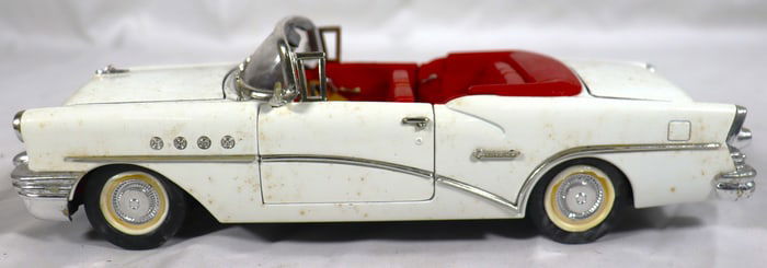 Vintage Mira 1:18 scale diecast model of a 1955 Buick Century Convertible made in Spain