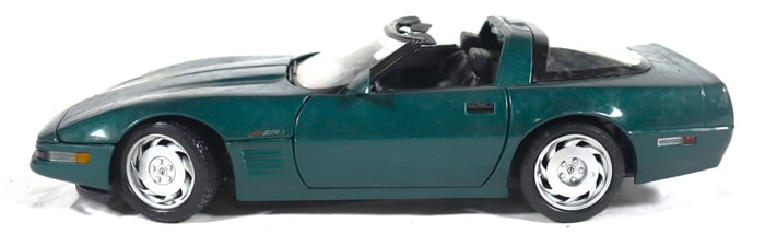 Vintage Maisto Special Edition 1992 Chevrolet Corvette ZR-1 diecast model car in a dark green or