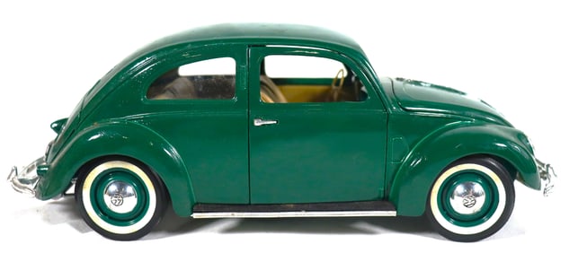 Vintage Maisto Special Edition 1951 green Volkswagen Export Sedan (Beetle) diecast model car. Scale: