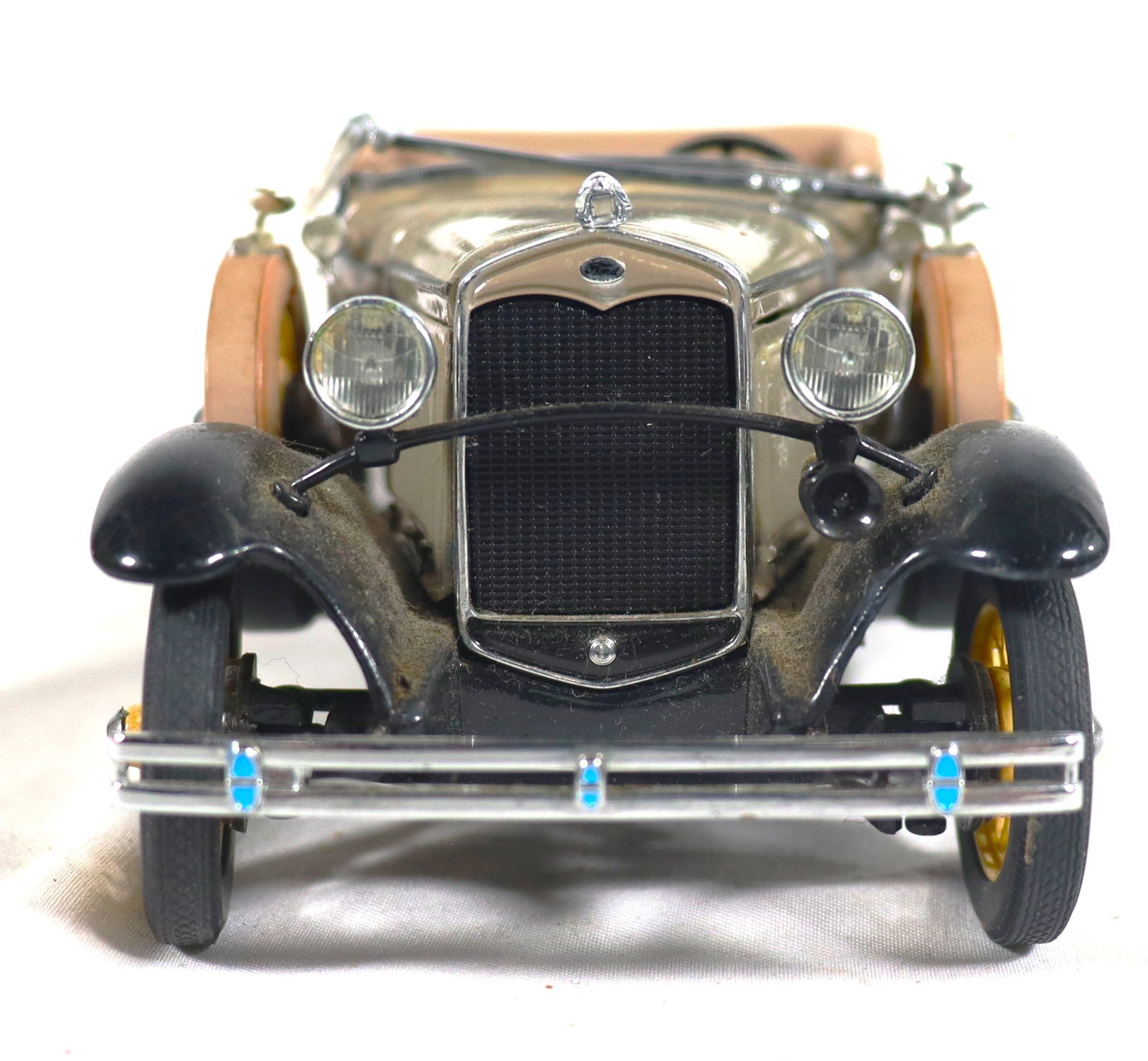 Vintage Danbury Mint 1931 Ford Model A Roadster diecast model car. - 2