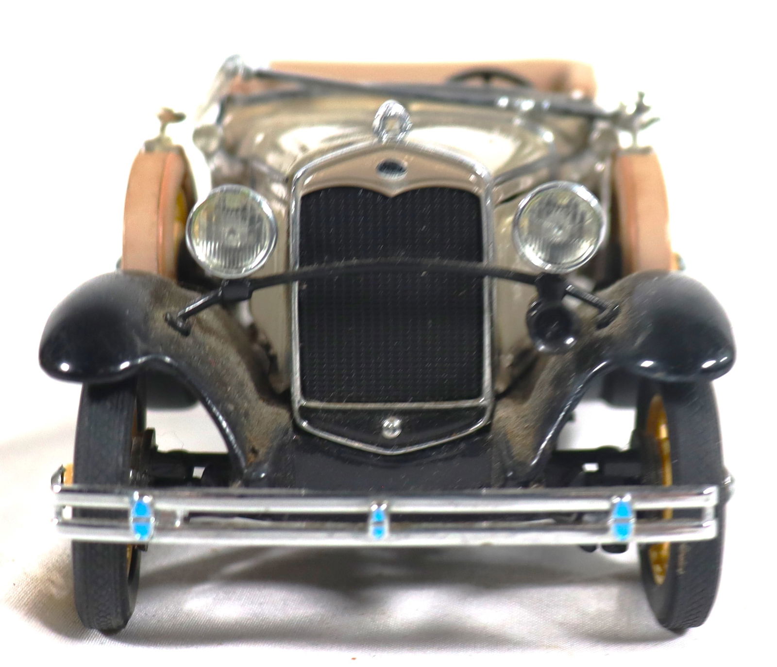 Vintage Danbury Mint 1931 Ford Model A Roadster diecast model car. - 3