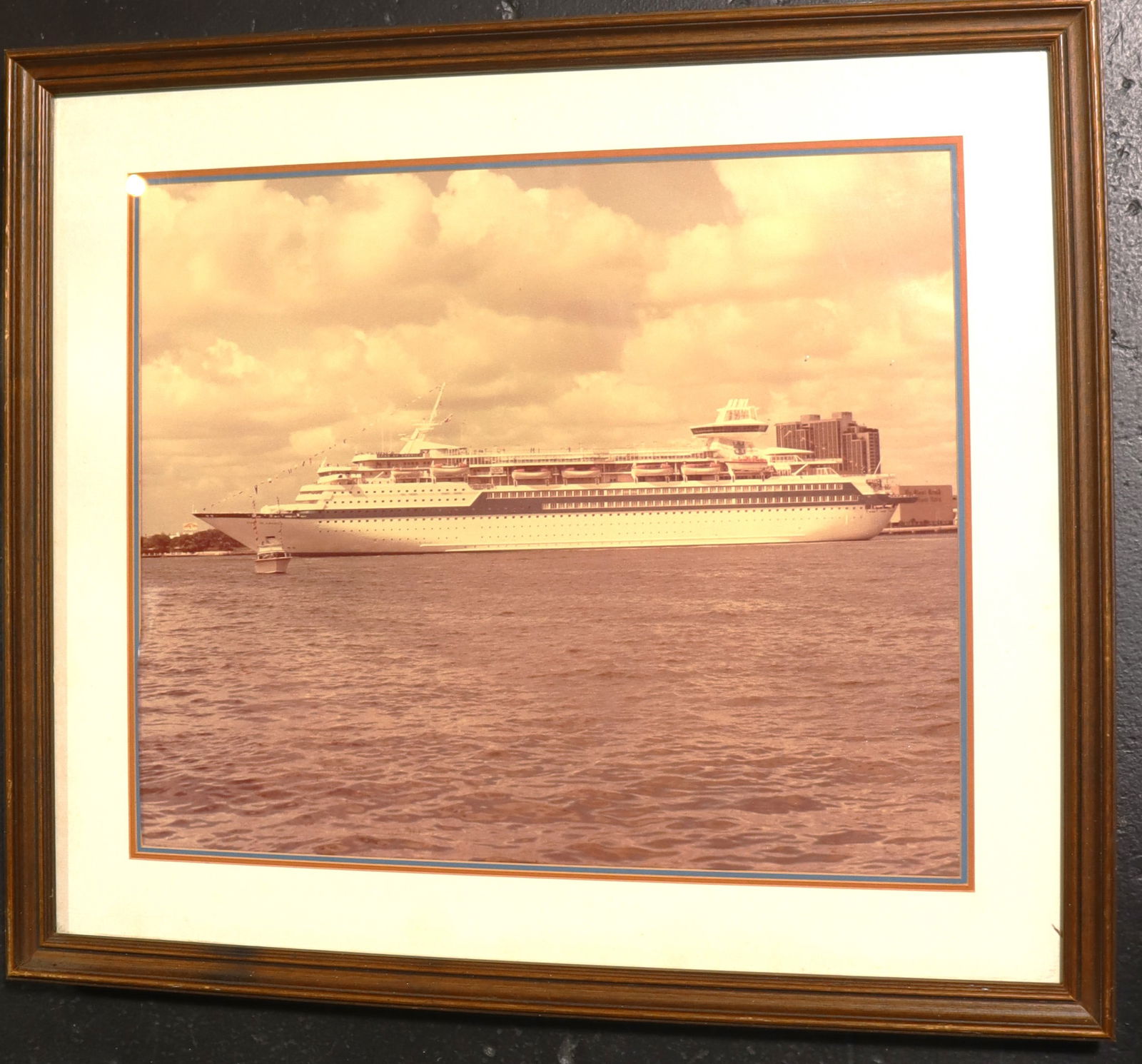 Framed Vintage Poster of Song of America: Framed Vintage Poster of Song of America DIMENSIONS with Frame: Height: 27.75 inch / 70,5 cm &nb