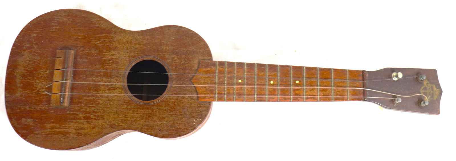 Vintage Favilla 50s ukulele. (1 of 7)