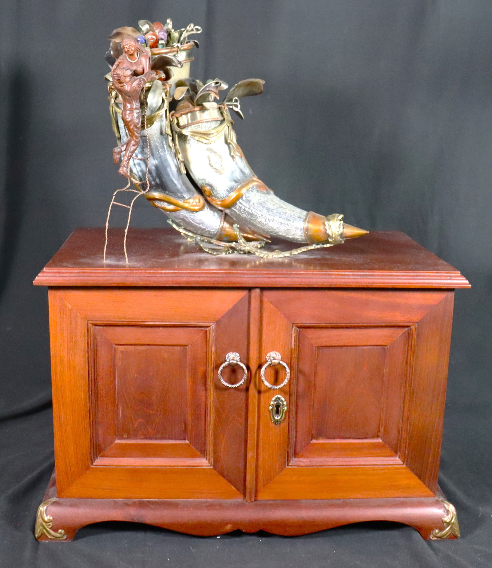 VERY RARE and Unique CIGAR HUMIDOR by Yanko Santos CORREA (1 of 20)