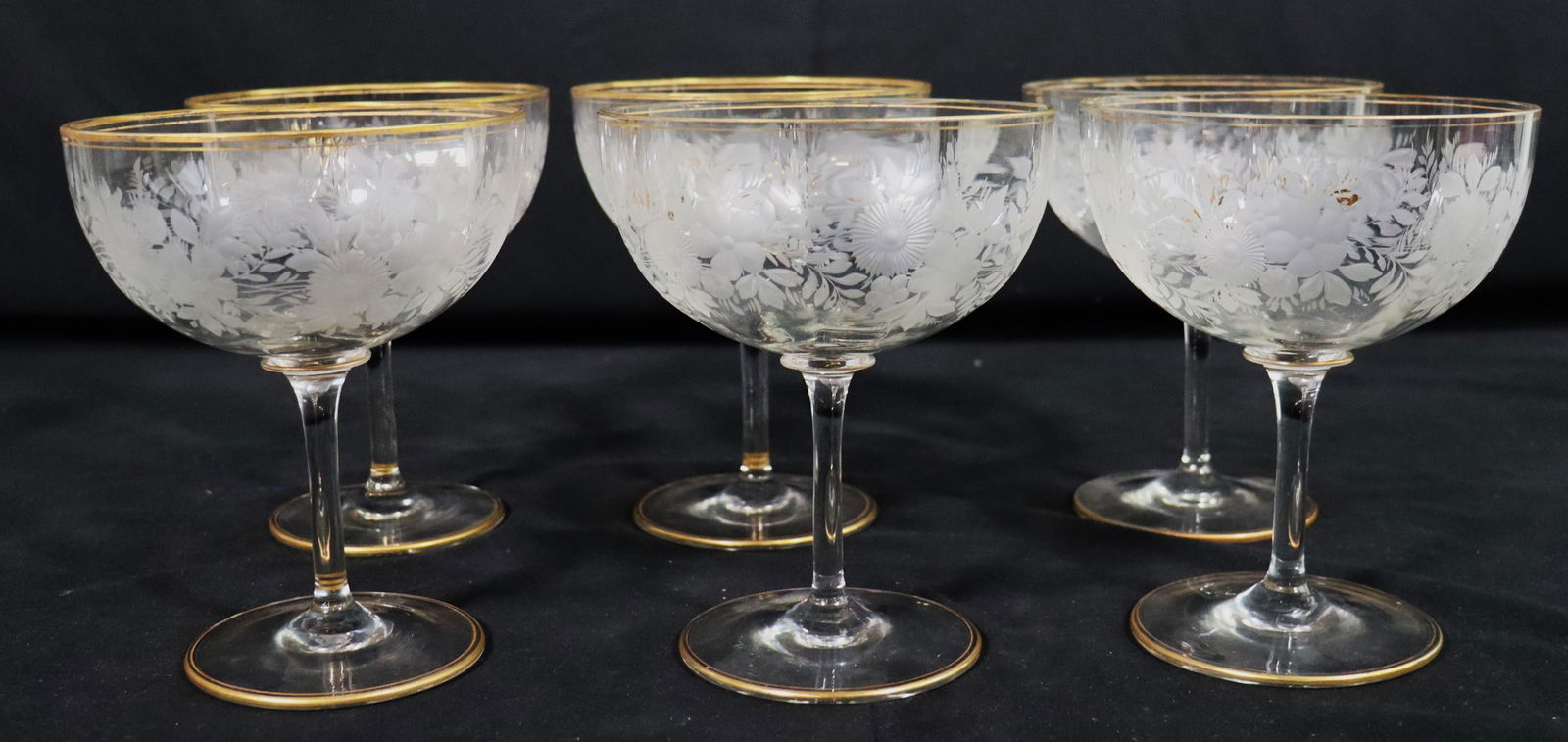 Set of Six Large Vintage sherbet Glasses etched flowers and golden rim: Set of Six Large Vintage sherbet Glasses etched flowers and golden rimDIMENSIONS: Height 6.55 inch / 16,7 cm 