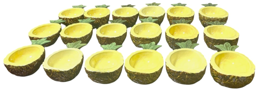 18 x Vintage 1960S/1970S Hand painted Ceramic Pineapple Bowl: 18 x Vintage 1960S/1970S Hand painted Ceramic Pineapple S Bowl (two chips)DIMENSIONS: Height: 2.50 inch / 6,5 cm 