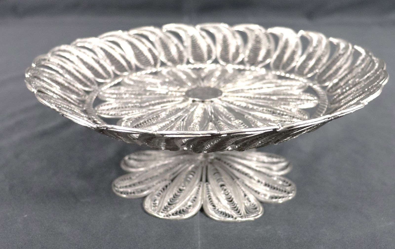 Vintage Ronac Handicraft Persian silver-plated footed Platter., featuring intricate wire filigree in: Vintage Ronac Handicraft Persian silver-plated footed Platter., featuring intricate wire filigree in a lace design DIMENSIONS: Height 3.15 inch / 8 cm &