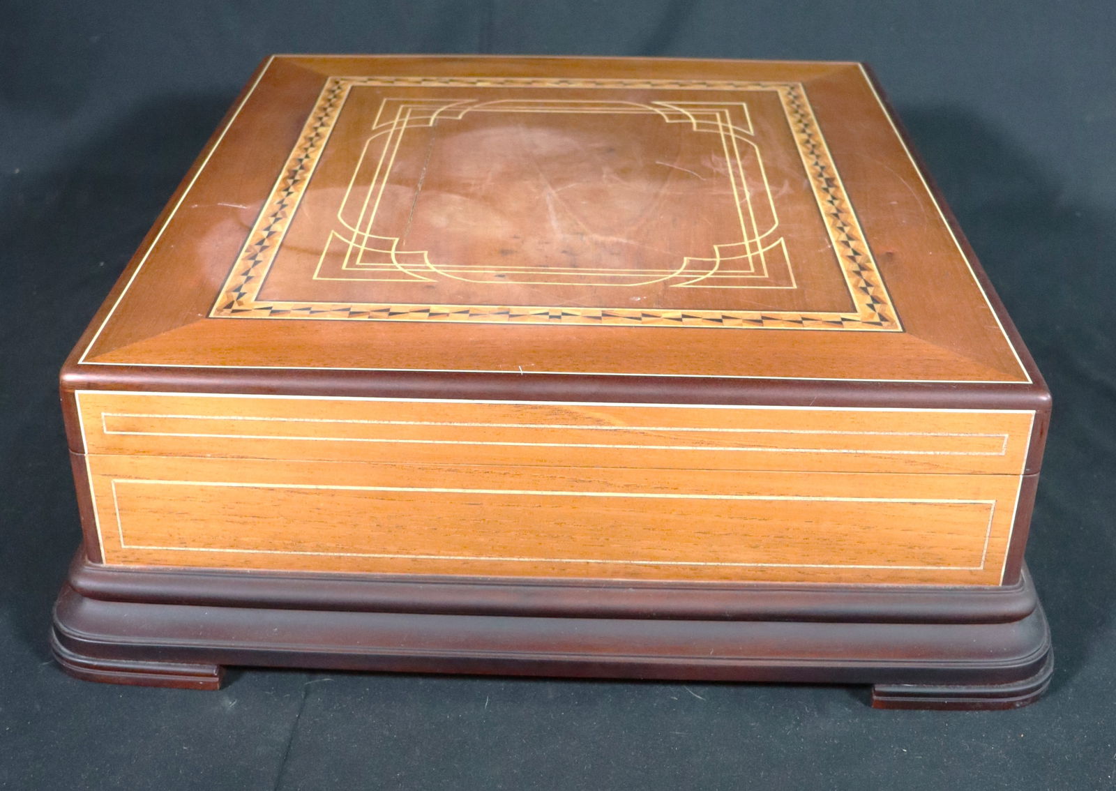 Beautiful CIGAR HUMIDOR by José Ernesto Aguilera (1 of 13)