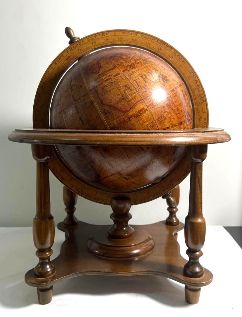 Vintage Globe from the 70 s World Globe In the manner of Vicenzo Maria (1650-1718) (1 of 6)