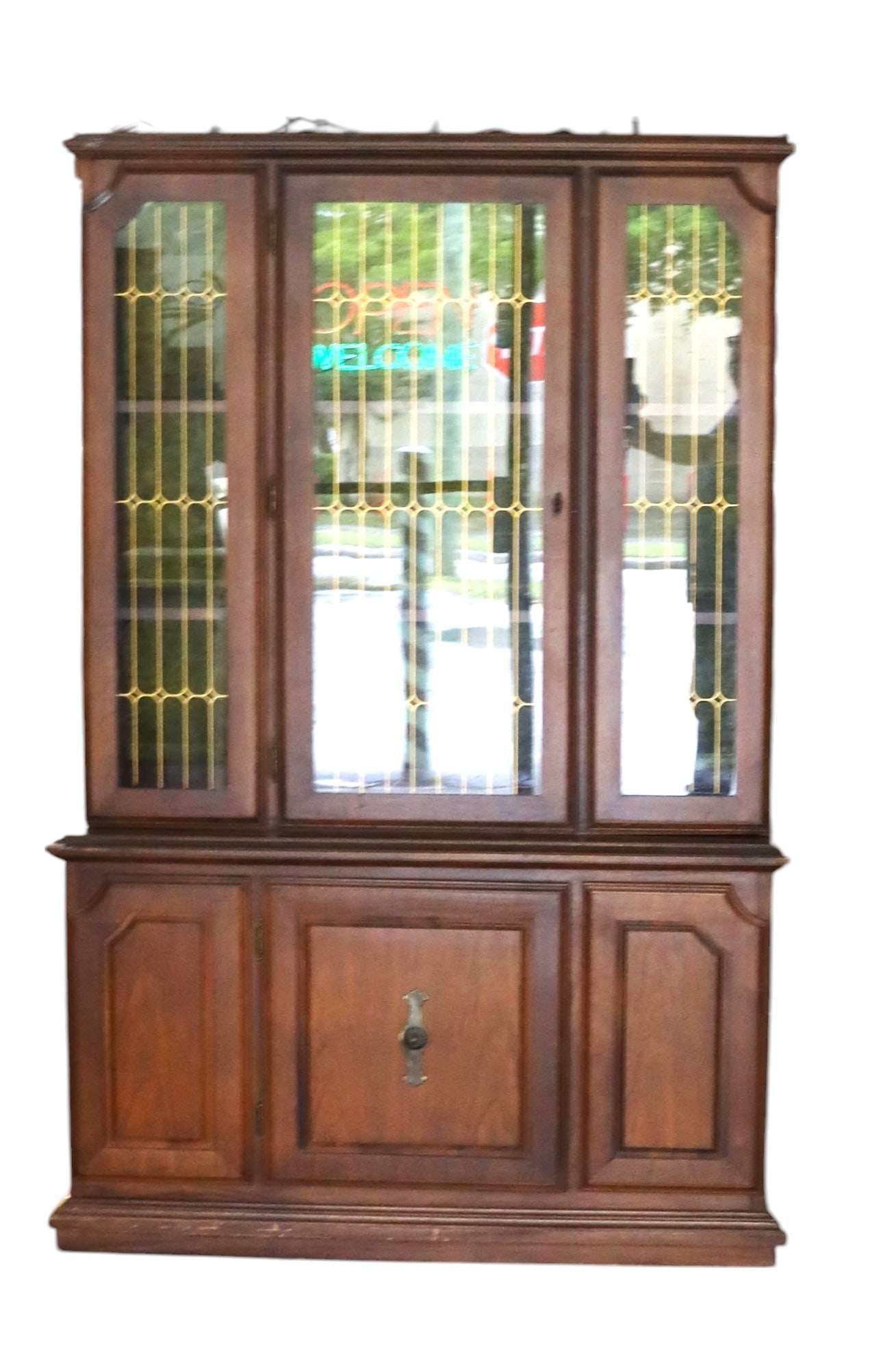 Vintage China or Curio Display Cabinet: Vintage Wooden China or Curio Display Cabinet DIMENSIONS: Height: 68.50 inch / 174 cm Length: 45.25 inch /