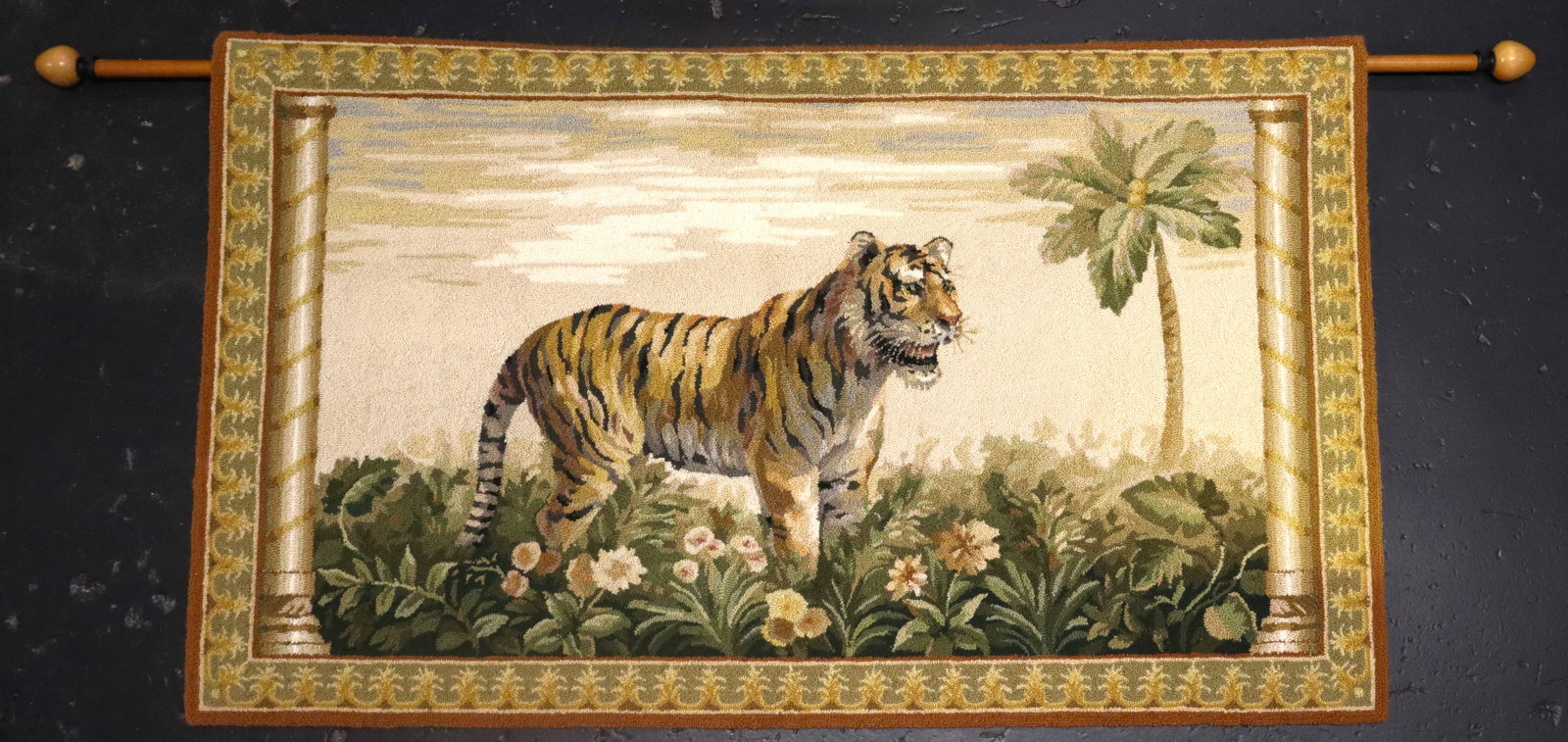 Vintage TAPESTRY 100% WOOL Tiger Theme made is CHINA: TAPESTRY 100% WOOL Tiger Theme made is CHINA DIMENSIONS: Height: 30 inch / 76 cm Length: 50 inch / 127 cm