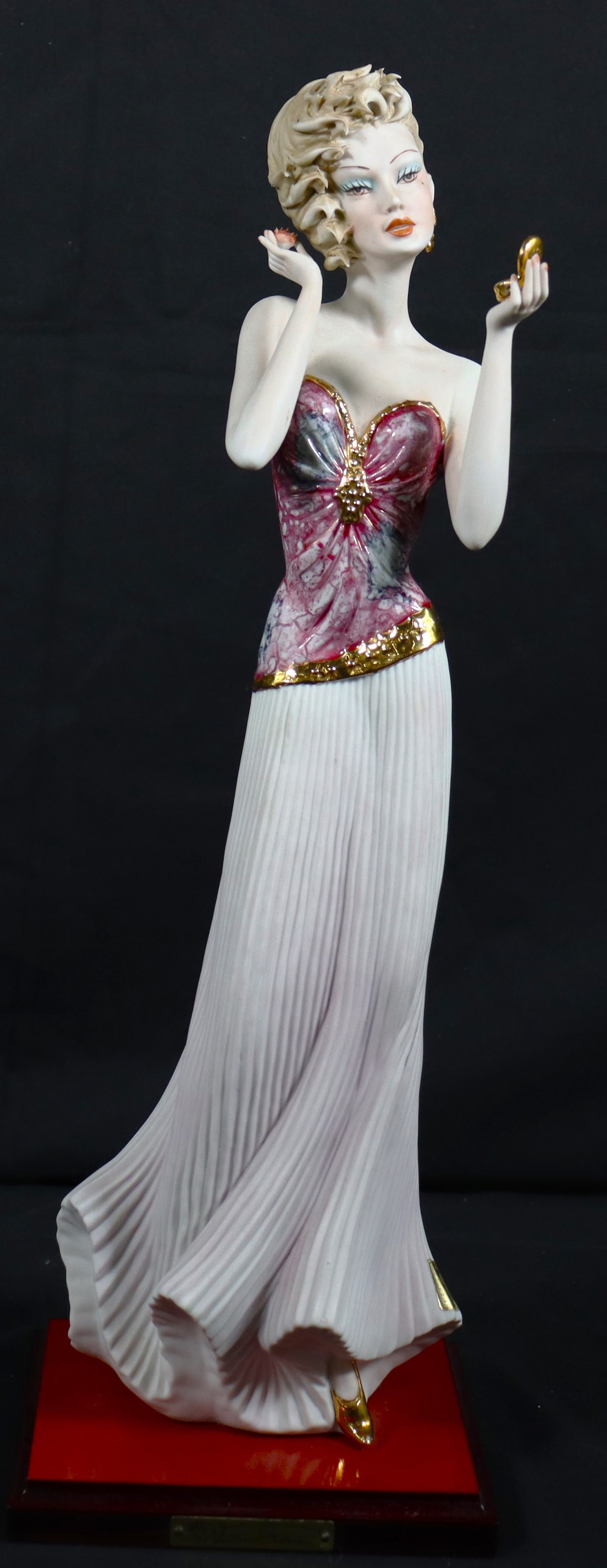 Porcelain figurine woman putting on make up.: Porcelain figurine woman putting on make-up. DIMENSIONS: Height 17.50 inch / 44,5 cm Length 6 inch / 15,3