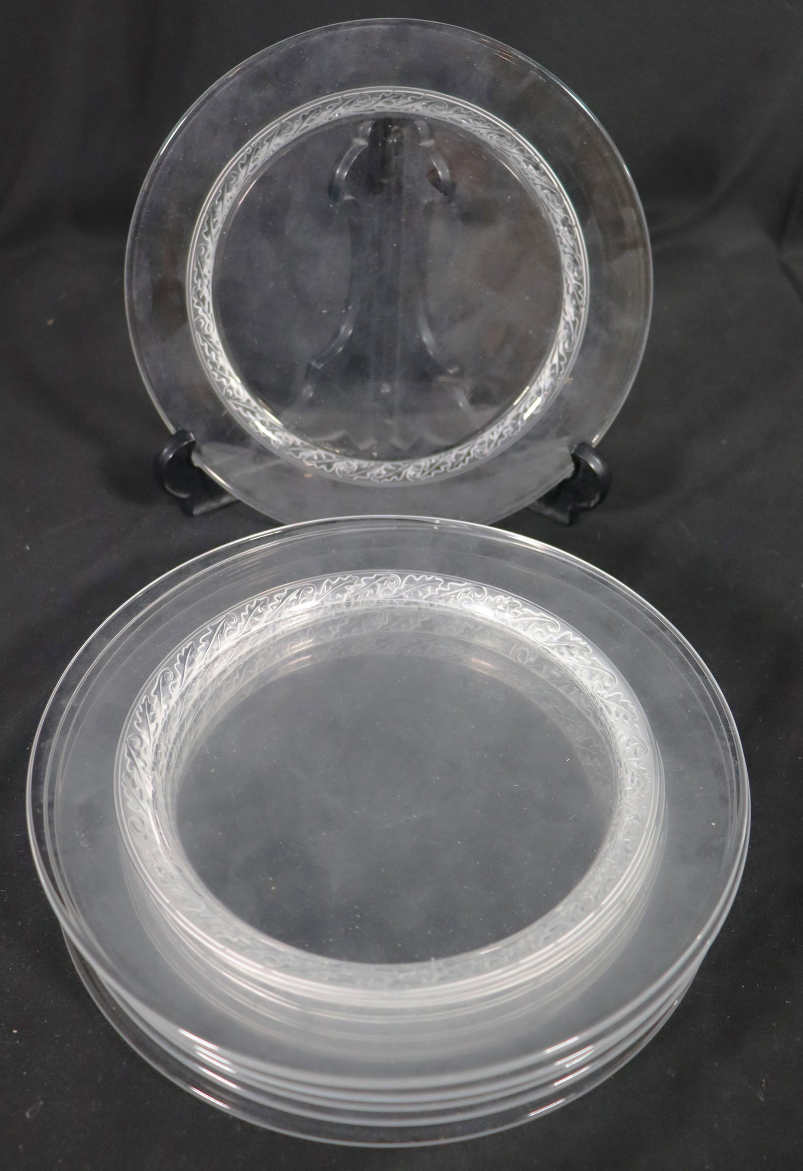 Six Lalique Dessert Plates: Six Lalique Dessert Plates (on one plate one chip underneath) DIMENSIONS: Diameter: 8.65 inch / 22 cm 